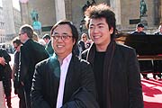 Lang Lang mit Pa Pa - sein Vater bgelitete ihn im Herbst 2006 zu einem Konzert am 26.10.2006 im Gasteig und auch auf den Pressetermin zu "Klassik am Odeonsplatz" (Foto: Martin Schmitz)